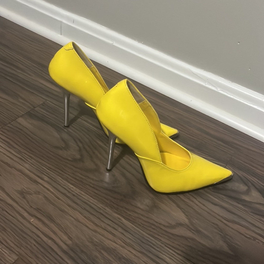 Yellow pumps - Picture 3 of 6
